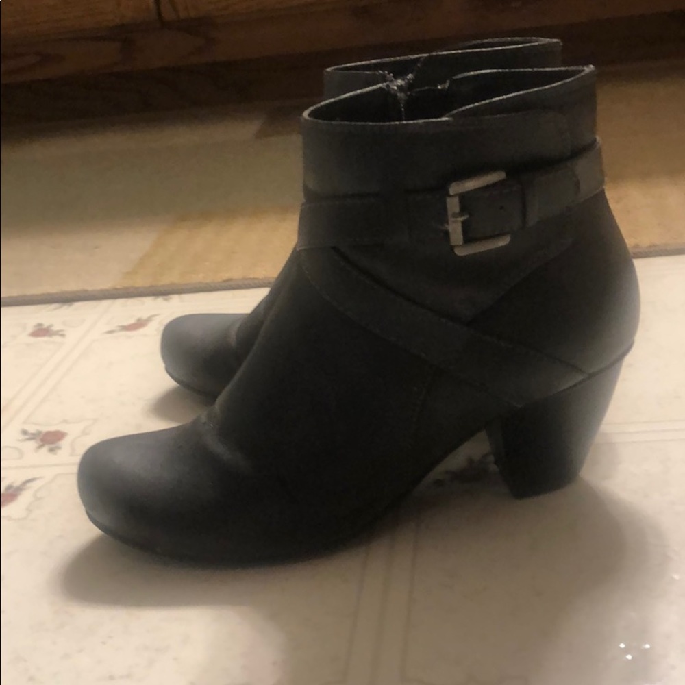 Dark grey women’s boots